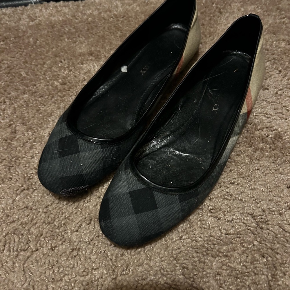 Burberry flats - Picture 1 of 6